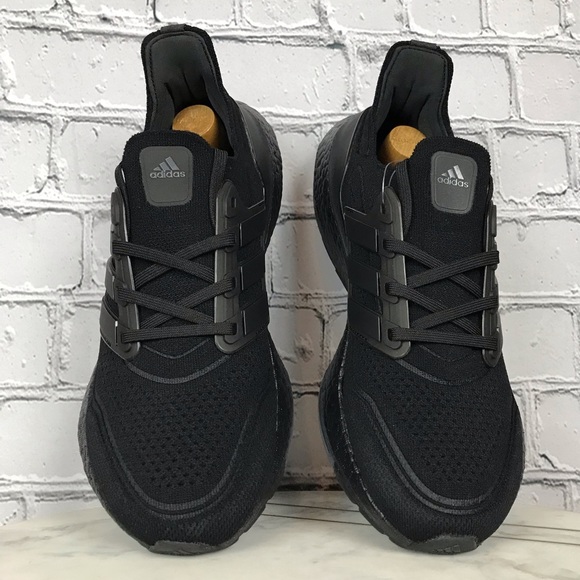 Adidas Ultraboost 21 Men’s Triple Black Active Running Shoes Size 8.5 - Picture 12 of 12